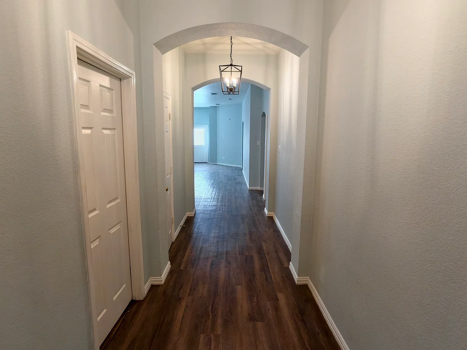 304 Hummingbird Dr — Photo 3