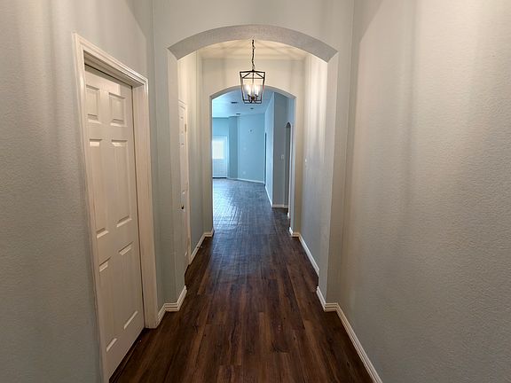 4th image of 304 Hummingbird Dr