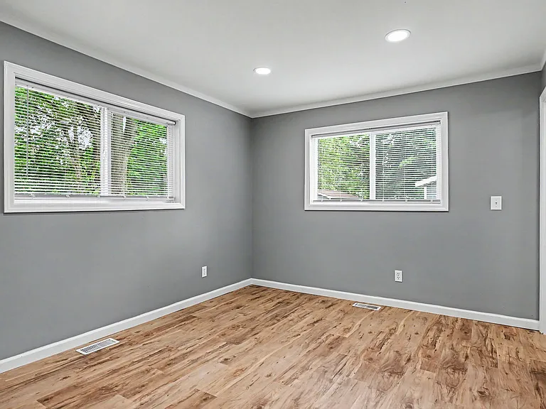 1219 E Madison St — Photo 8