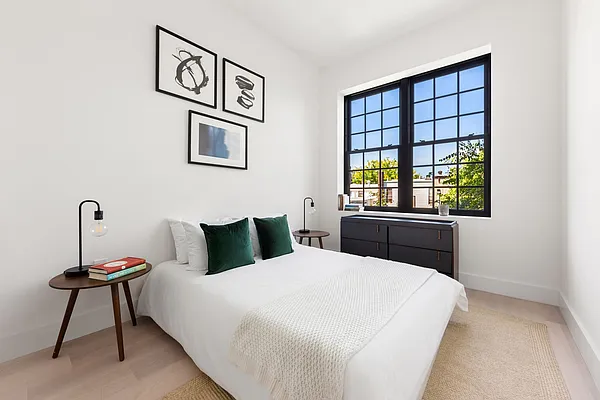 Sold by Compass | media 21