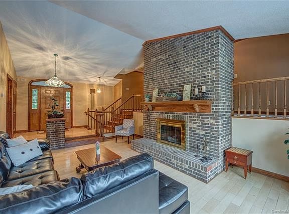 5th image of 1606 Heatherloch Dr