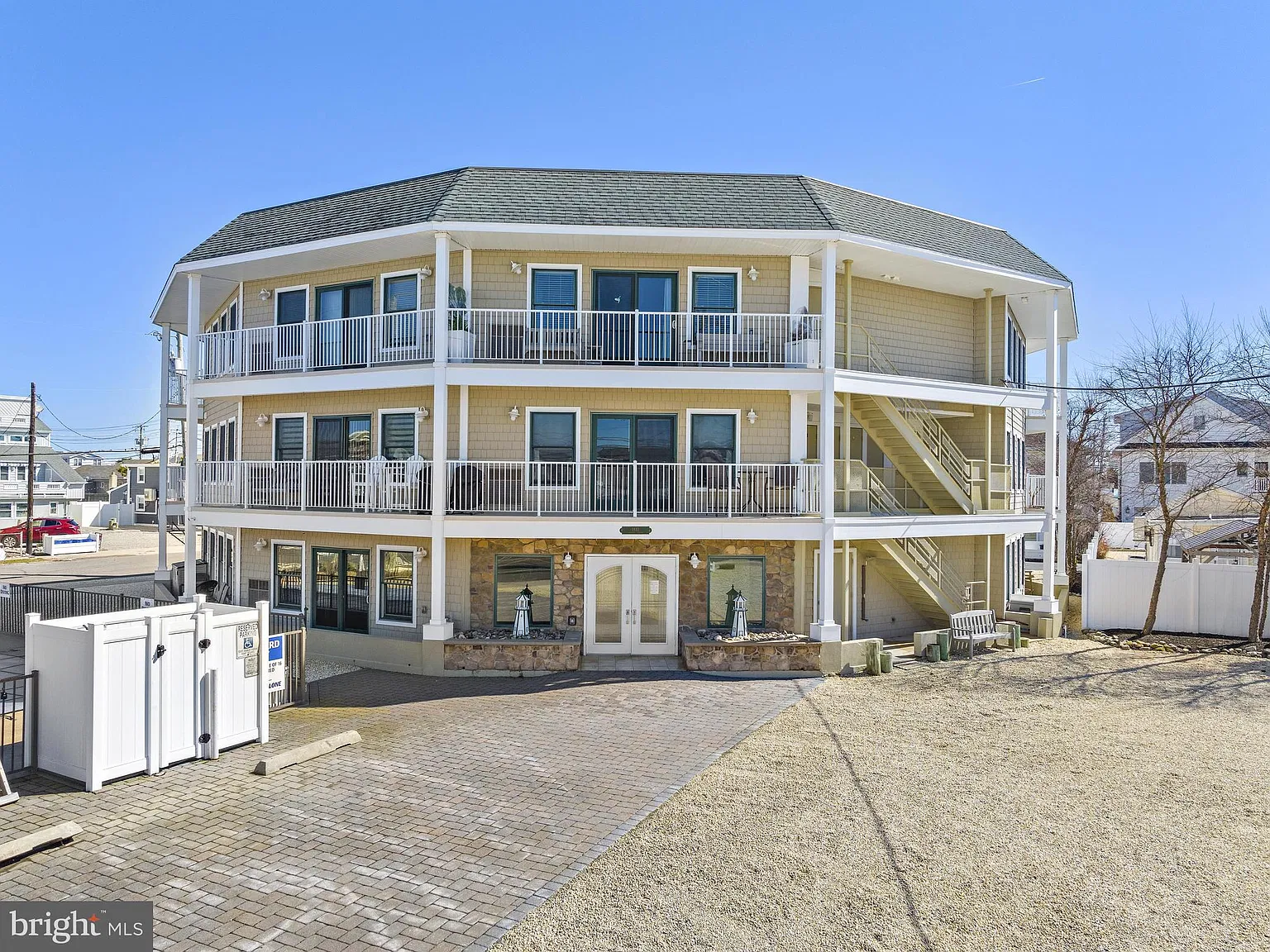 Castle Harbor — Photo 3