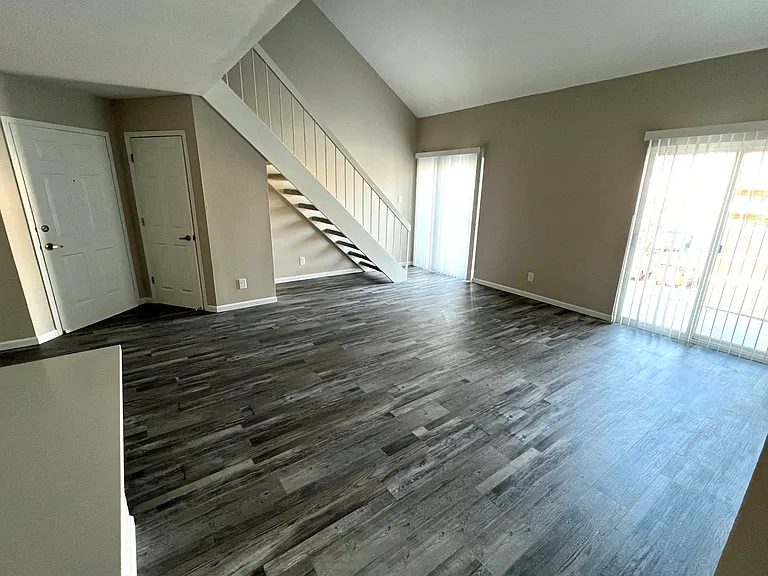 Country Club Place Apartments — Photo 19