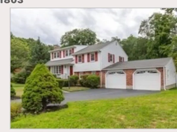 18 Spring Valley Rd #1, Burlington, MA 01803