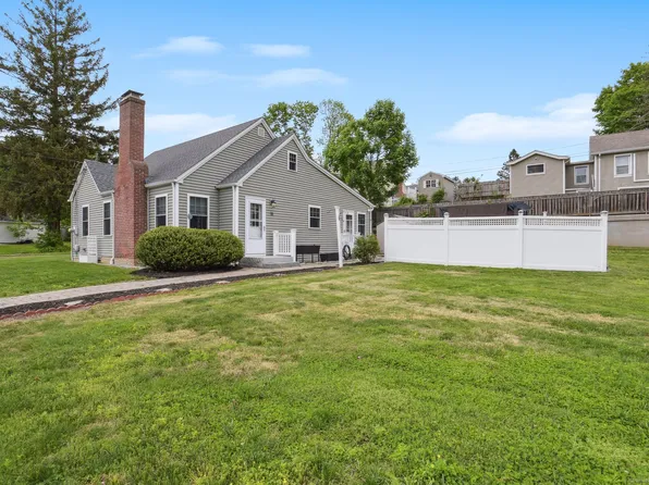 18 Summer Street, Waterford, CT 06385