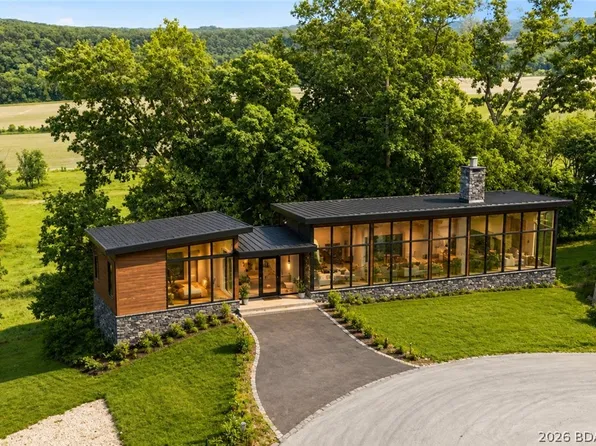 297 Quail Hollow Ave, Lake Ozark, MO 65049