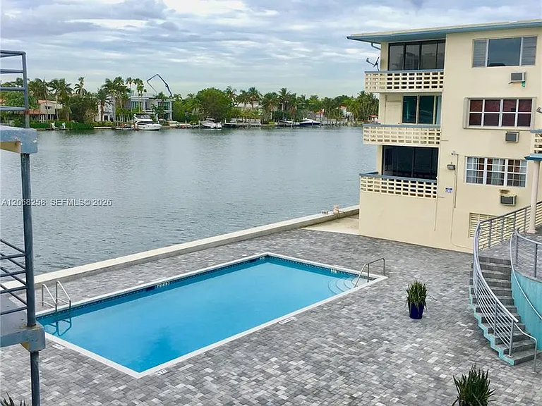 6484 Indian Creek Dr #205 — Photo 20
