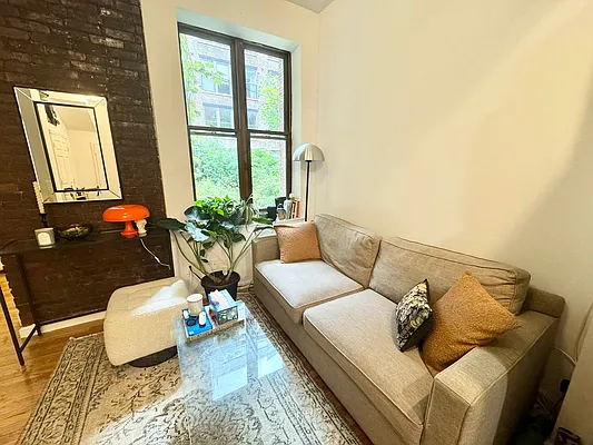 Rented by J PRESTON AND ASSOCIATES INC | media 12