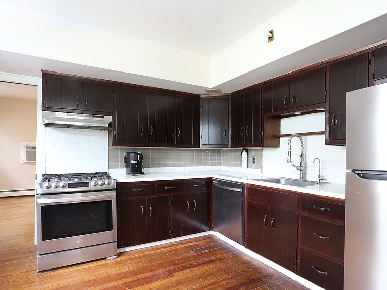 189 Hawthorne Ave #1 — Photo 5