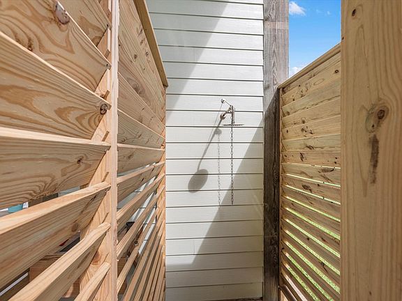 5th image of 1998 Royalville Ct