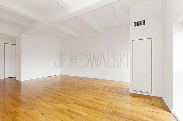 Rented by R New York | media 15