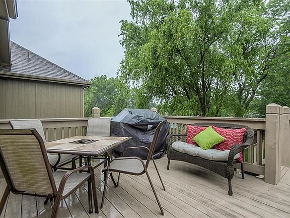 5th image of 712 NE Twin Brook Dr