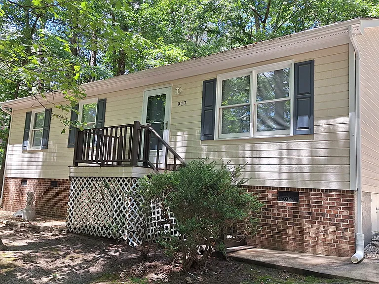 917 Wait Ave — Photo 1
