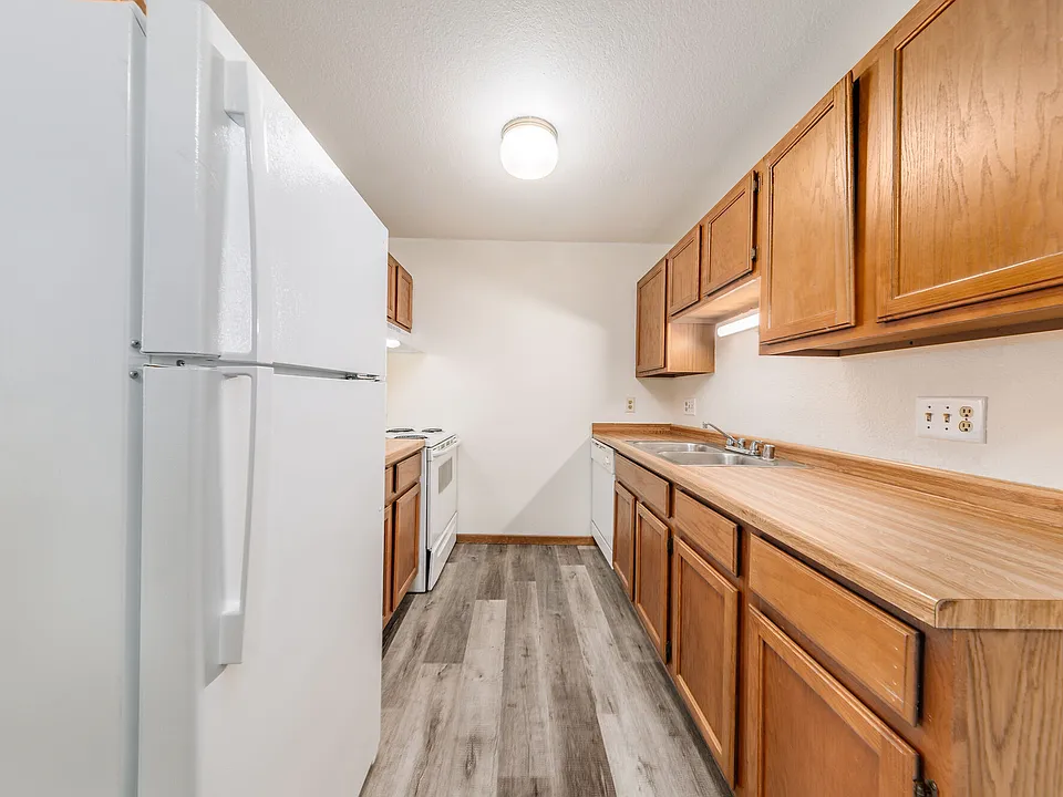 Parkway West Apartment Homes