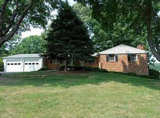 11300 Valley Rd, Oakton, VA 22124