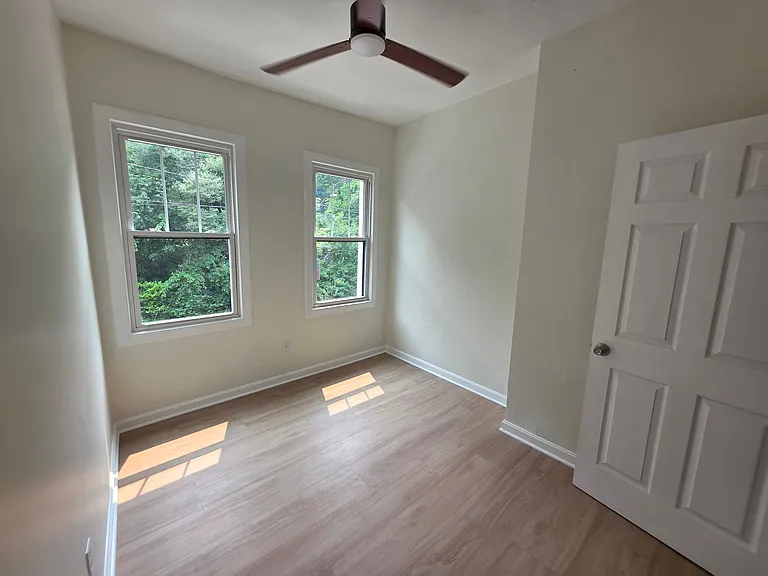 407 E Carson St — Photo 21