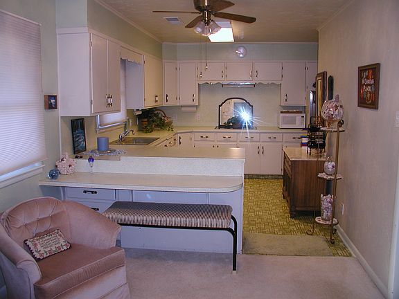 Kitchen dining area a