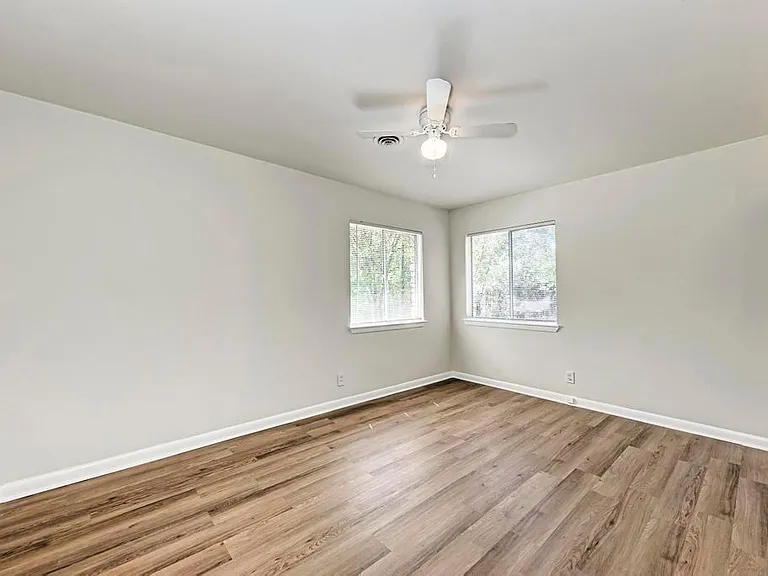 6300 Betty Cook Dr — Photo 25