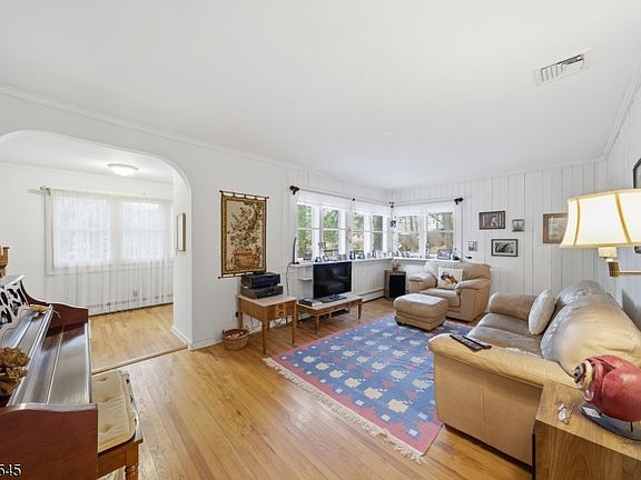 5th image of 4 Emmet Roche Dr