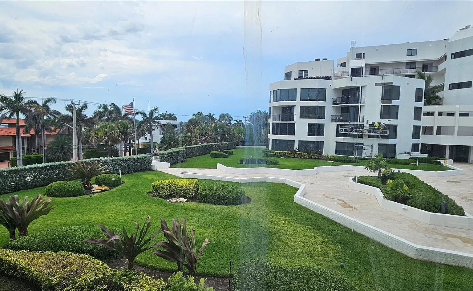 2 bed, 2.5 bath, 2240 sqft, $7,200 — Photo 3