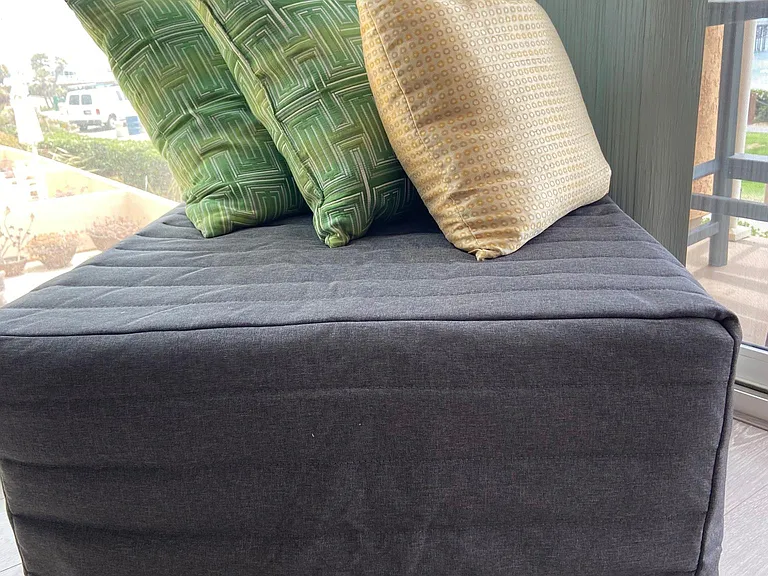 Unit sleeps 6, BRAND new Queens in bedrooms, and 2 ottomans that fold out into beds in living room.