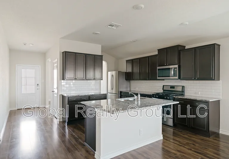 213 Gravel Gray — Photo 33