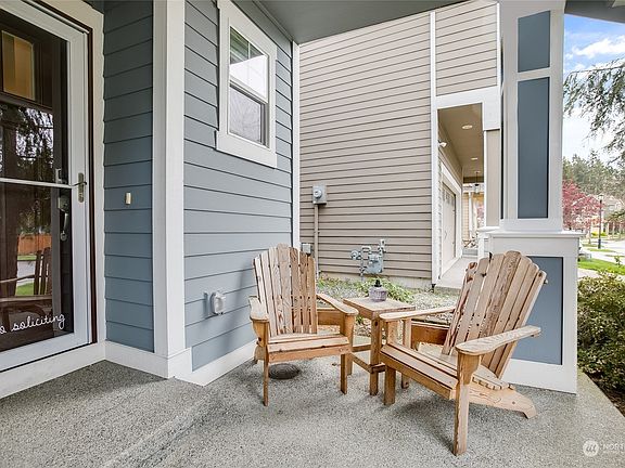 2nd image of 4066 Cameron Drive NE
