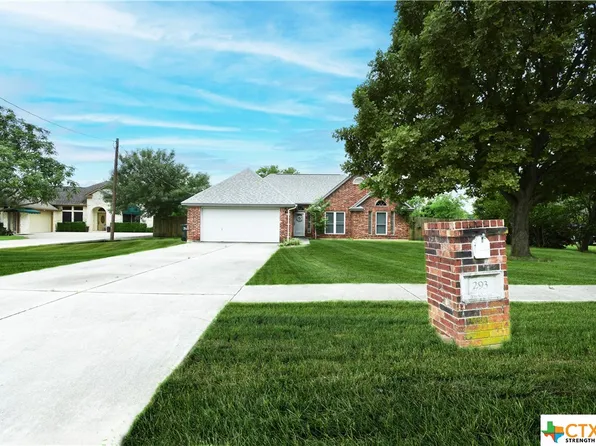 293 Thomas Dr, Martindale, TX 78655