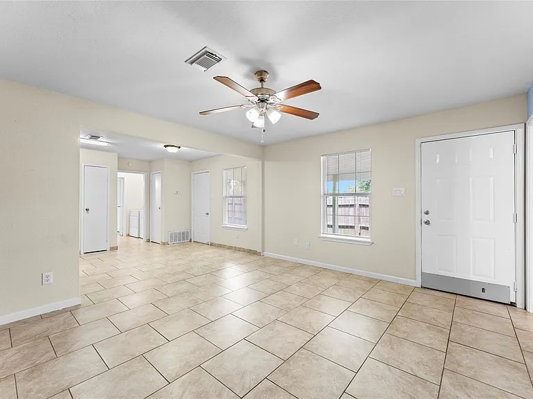 5035 Reno Dr — Photo 11