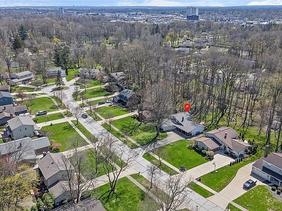 3rd image of 27491 Linwood Cir