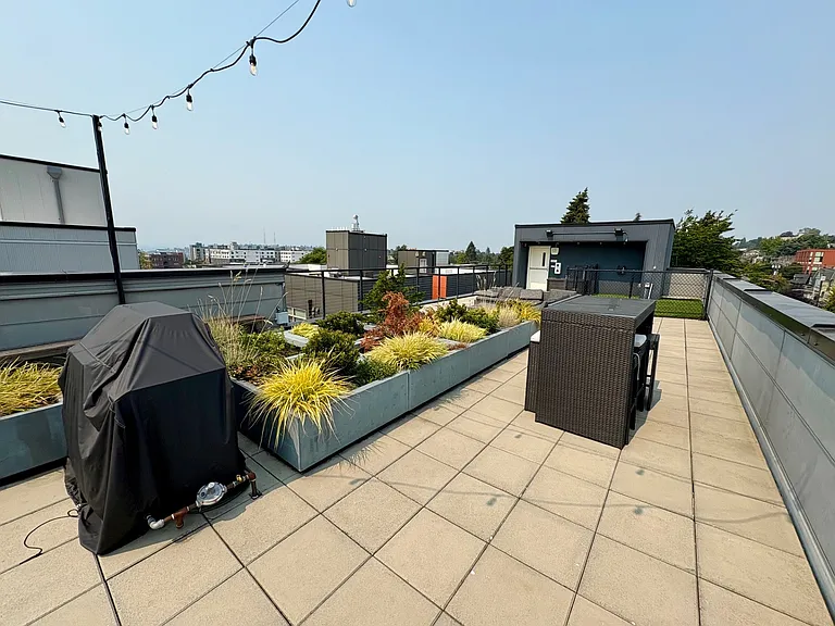 121 12th Ave E #102 — Photo 11
