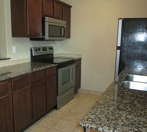 4th image of 2640 Valentine Ln