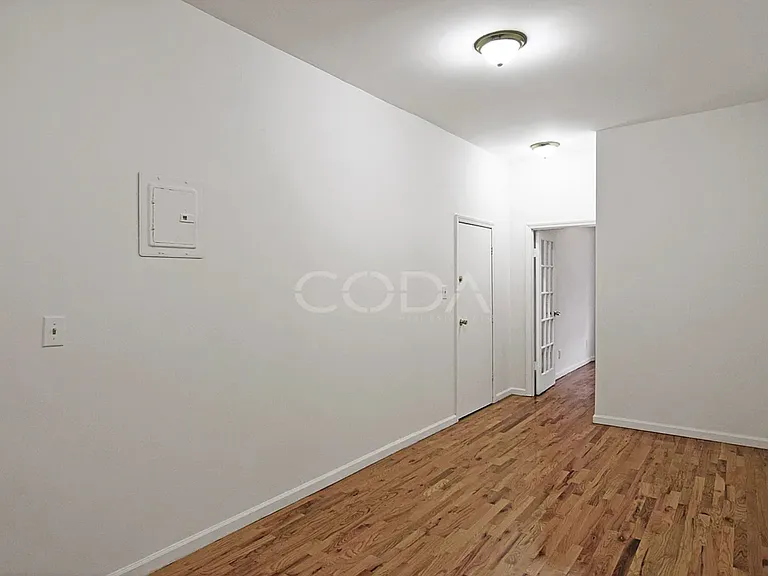 1917 Gates Ave #2R — Photo 3