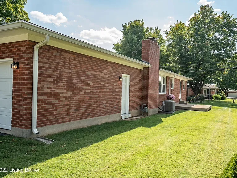 9008 Haviland Ave — Photo 5