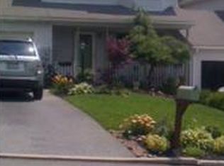 7389 E Hillcrest Ln, Slatington, PA 18080