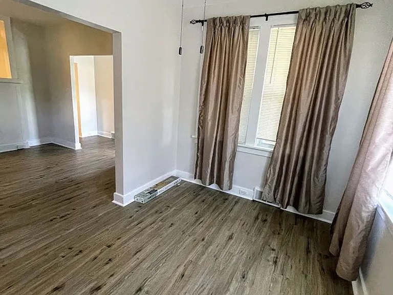 205 Van Wyck Ave — Photo 9