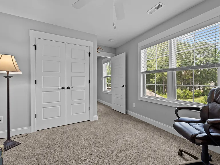 130 Amelia Dr — Photo 34
