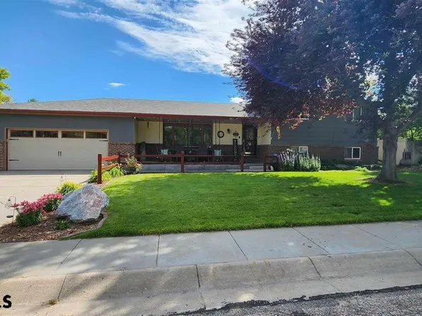 1665 Yucca Dr, Gering, NE 69341