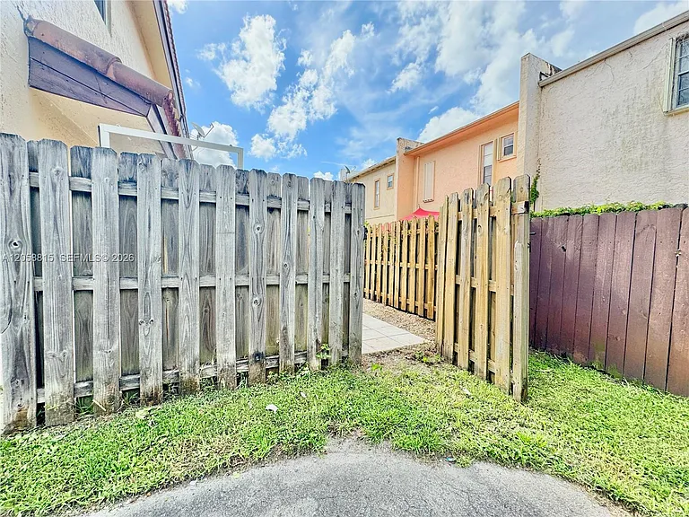 3840 SW 52nd Ave #3840 — Photo 28