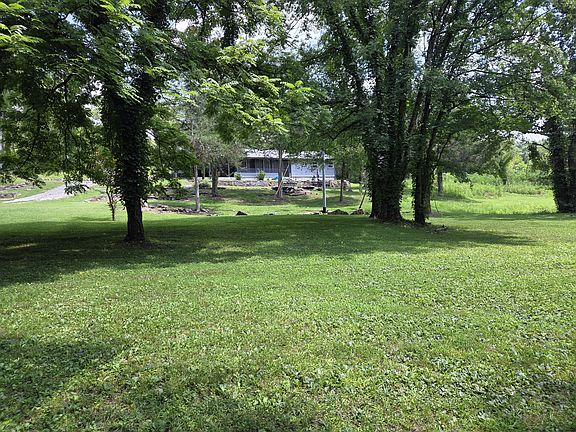 4th image of 35 Reba Ln