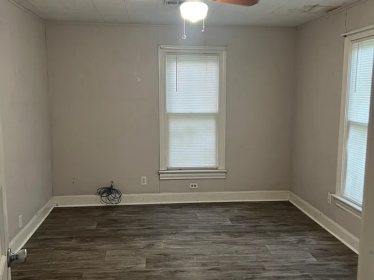 2402 Irving St — Photo 10