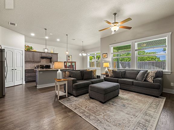 4th image of 208 Winston Dr