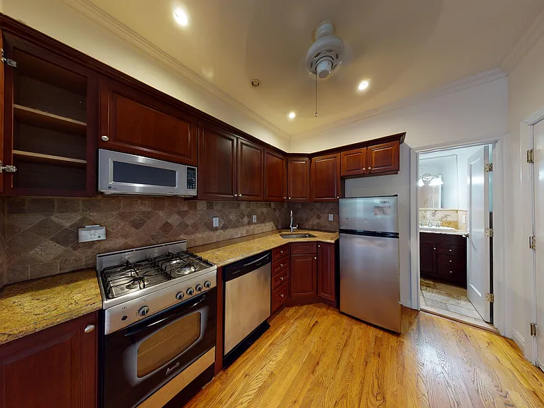 607 Adams St #1 — Photo 8