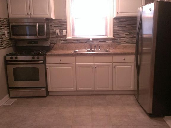 4th image of 615 E Gladstone Ave