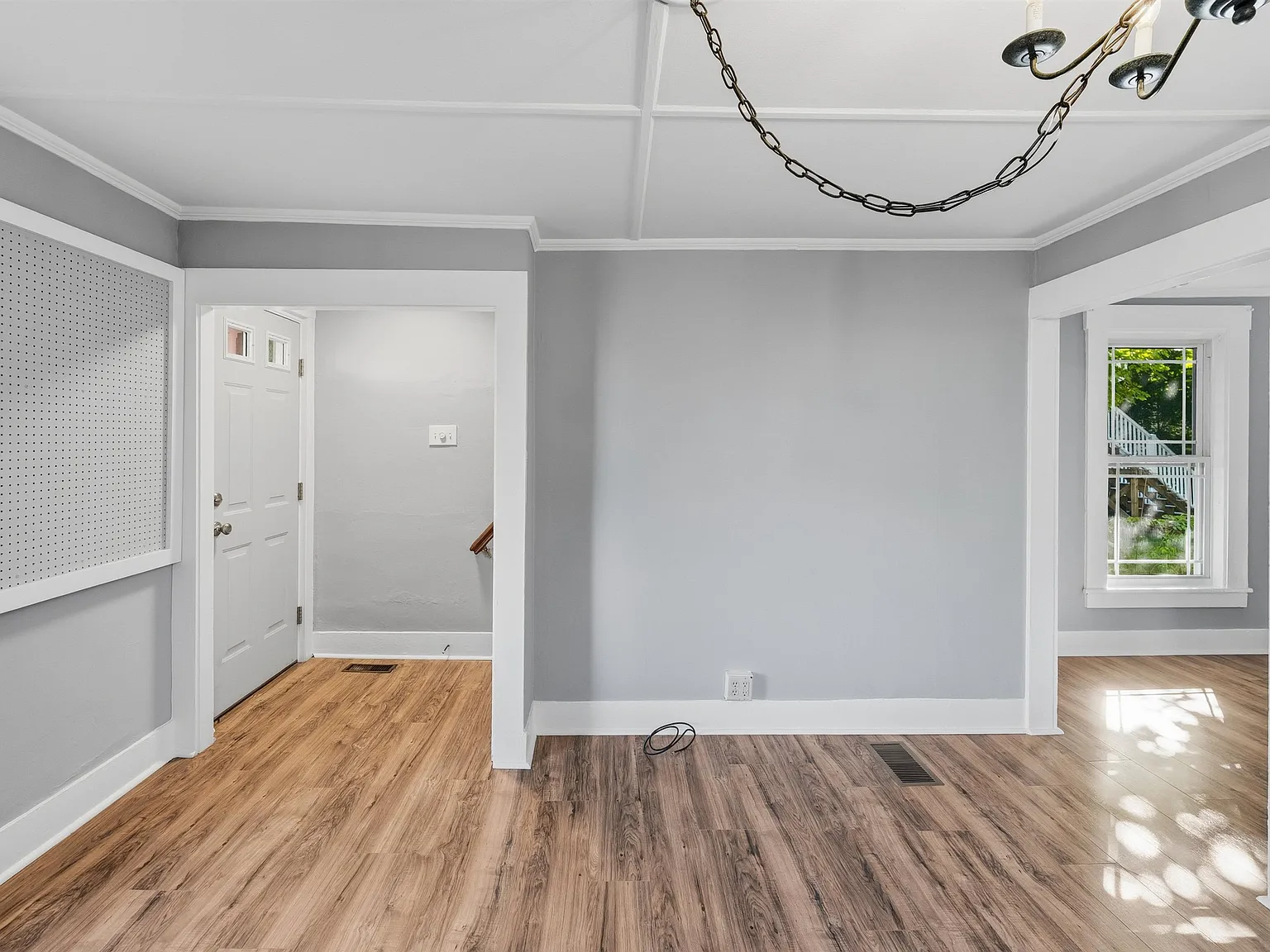 2 bed, 1.0 bath, 1096 sqft, $2,100 — Photo 2