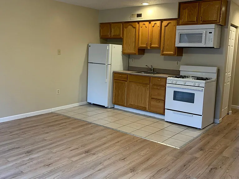1100 Oneil Blvd #5 — Photo 3