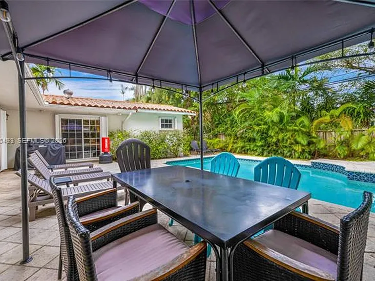 7711 Coquina Dr — Photo 41