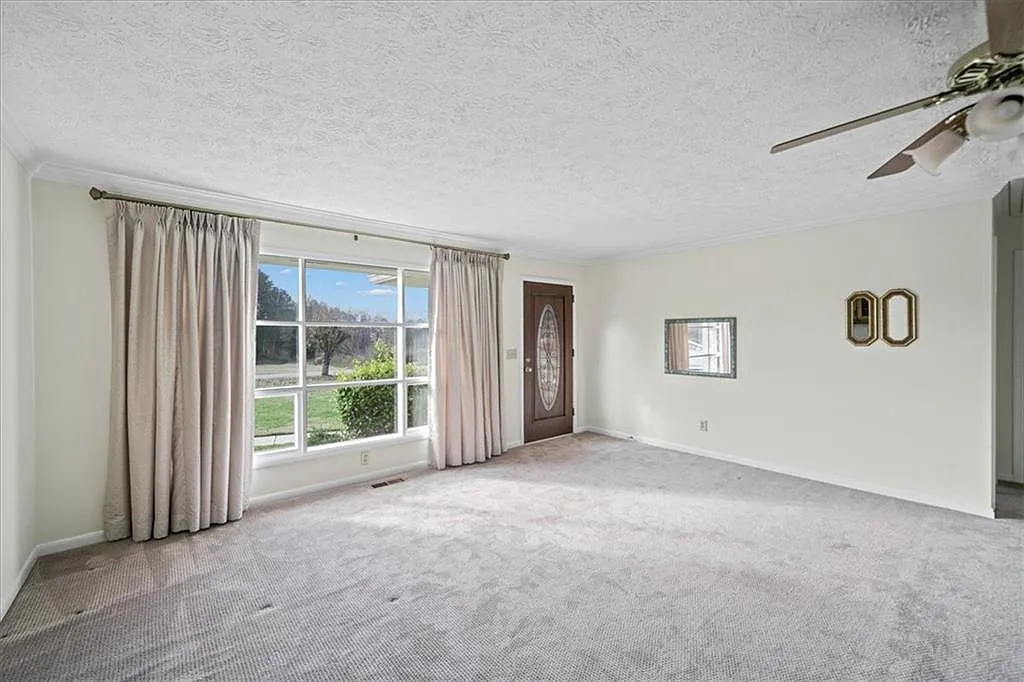 3 bed, 2.0 bath, 1980 sqft, $2,800 — Photo 4