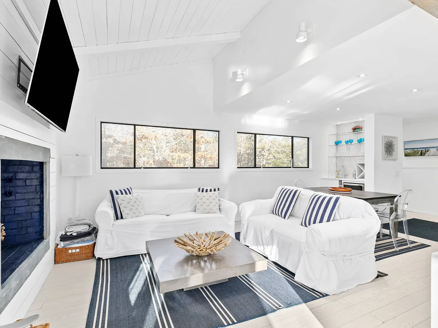 Hamptons Retreat w/ Heated Pool+Private Gym, 3min to beach — Photo 3