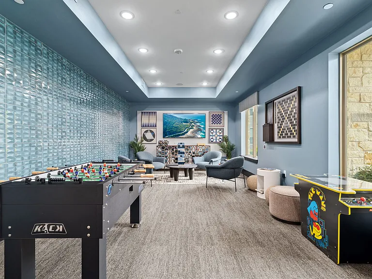 Axis Marketplace — Photo 16